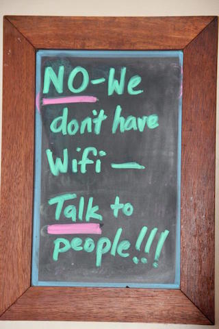 Digital detox : No wifi talk to people